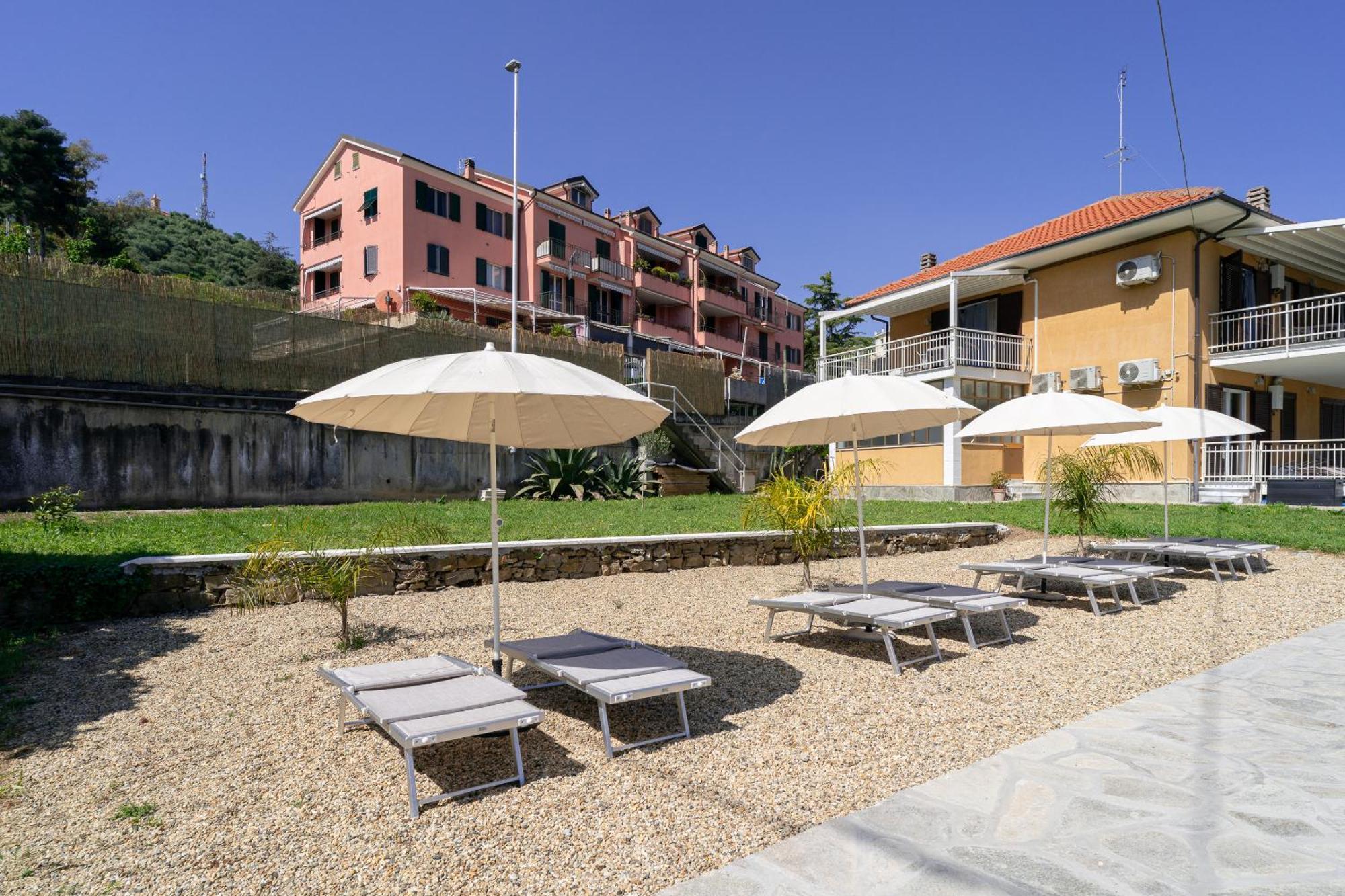 Il Gattino Di Porto - Apt 5 - Bilocale Terrazzo Piscina Imperia Bagian luar foto